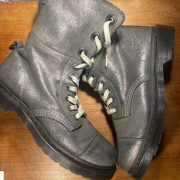Dr Martens New Size 8 Metallic Grey Aimilitia Triumph Boots - Picture 12 of 17
